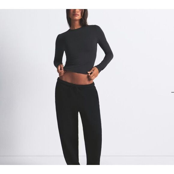 SKIMS Tops - NEW SKIMS Cotton Jersey Long Sleeve Tee Small Soot Black T-Shirt NWT
